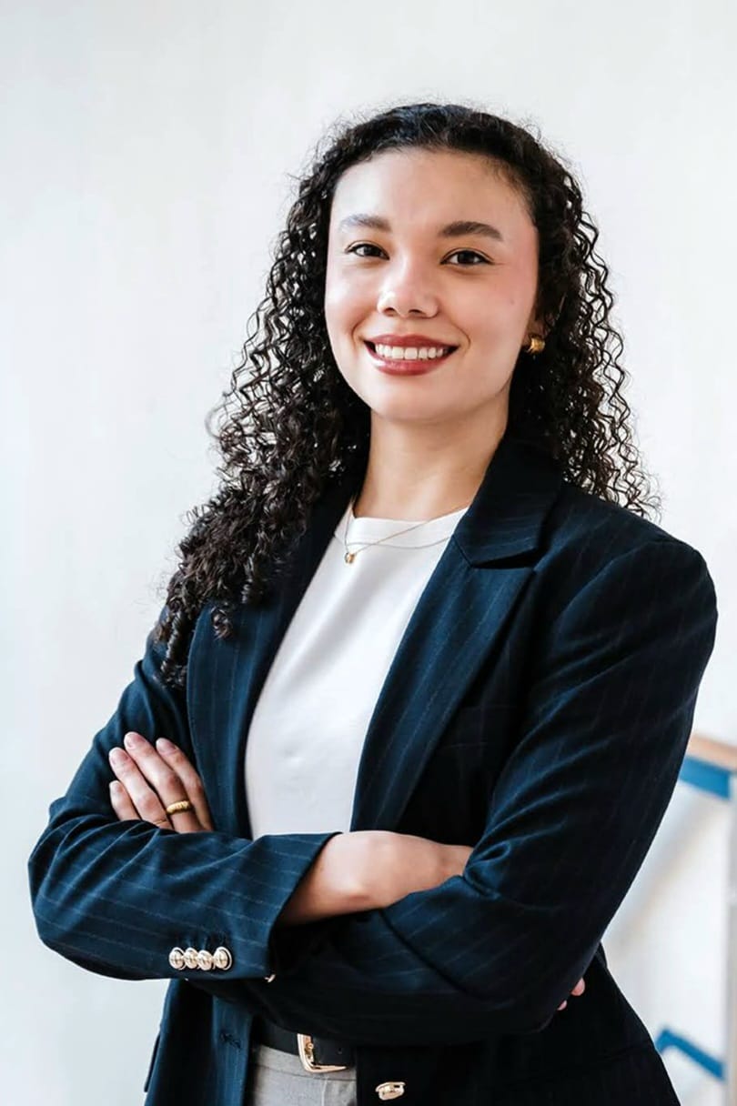 Retrato profissional de Ana Shubo para página de terapia de relacionamento online